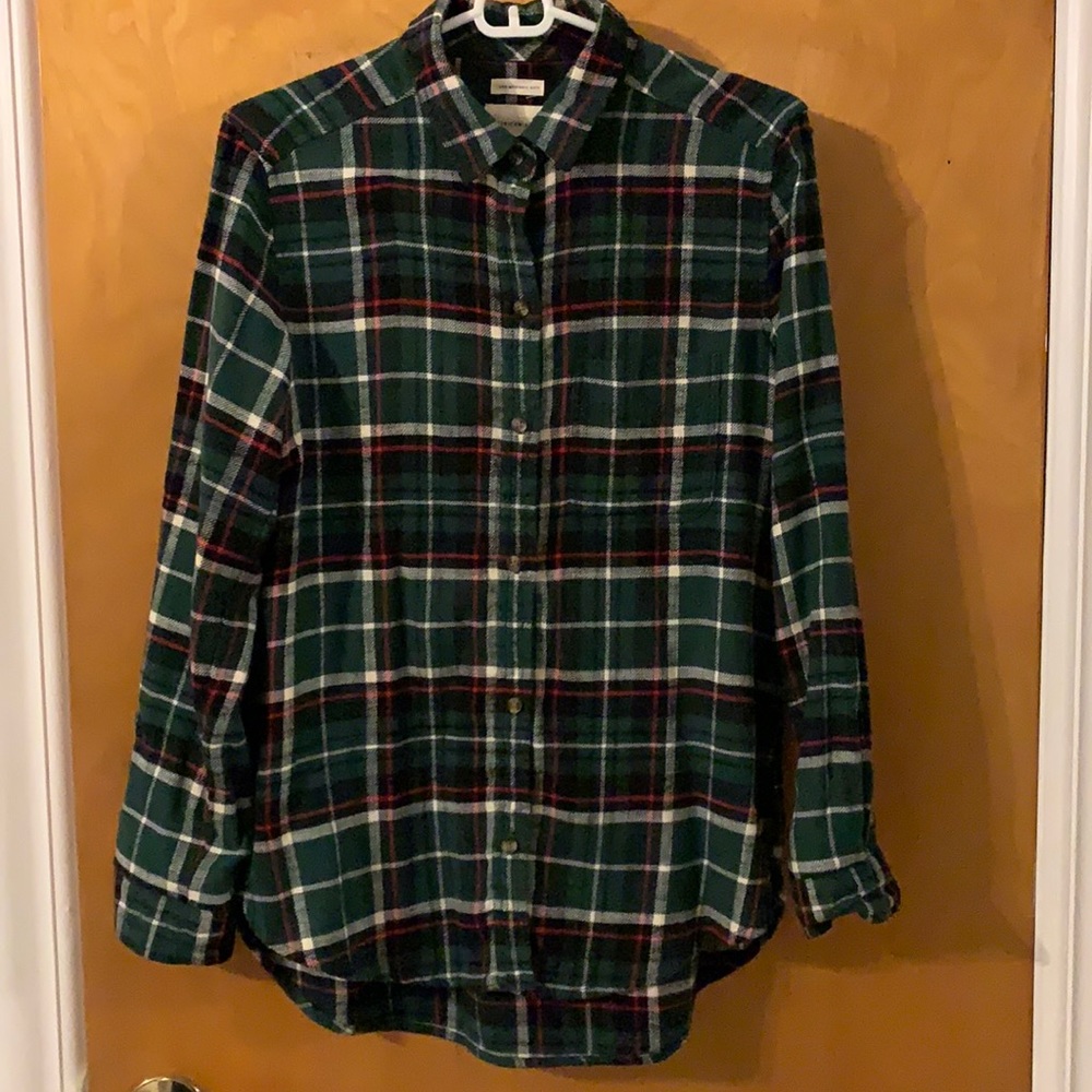 AE button down